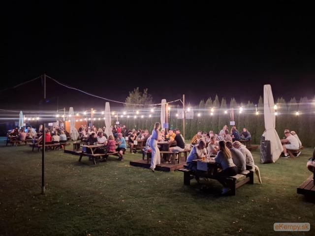 Autokemp Jazero L.A Večerný event